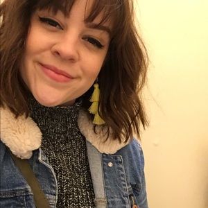 Meet your Posher, Caitlin